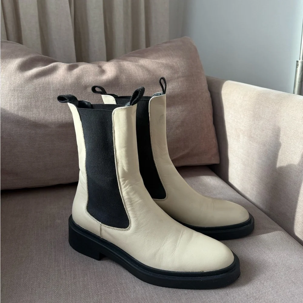 Massimo Dutti Women’s Chelsea Boots Size EU 39 / US 8.5 Cream / Off-white